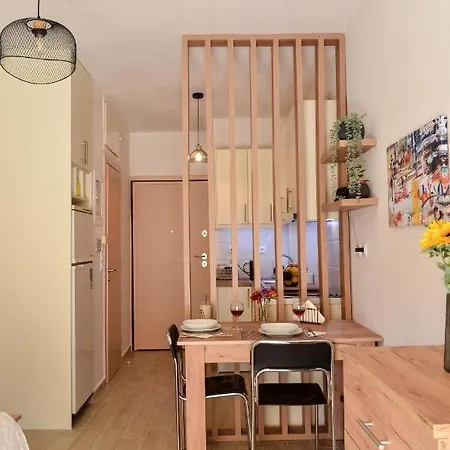 아파트 Alongside Waves *