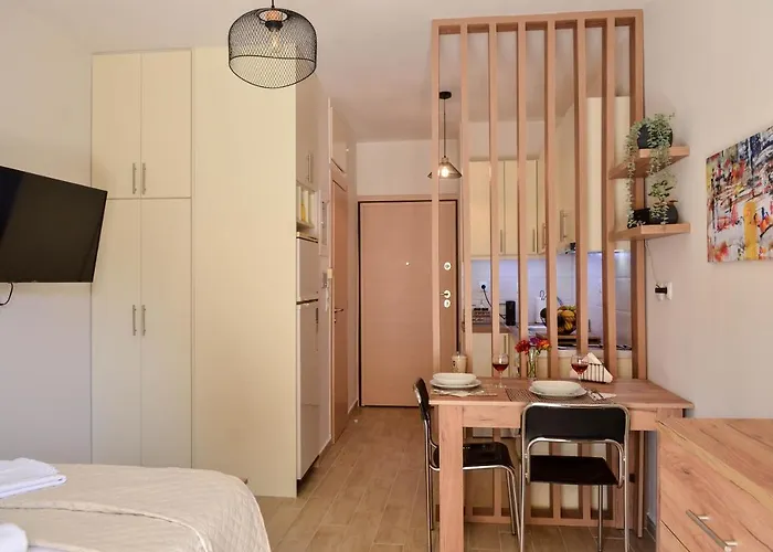 Apartman Alongside Waves